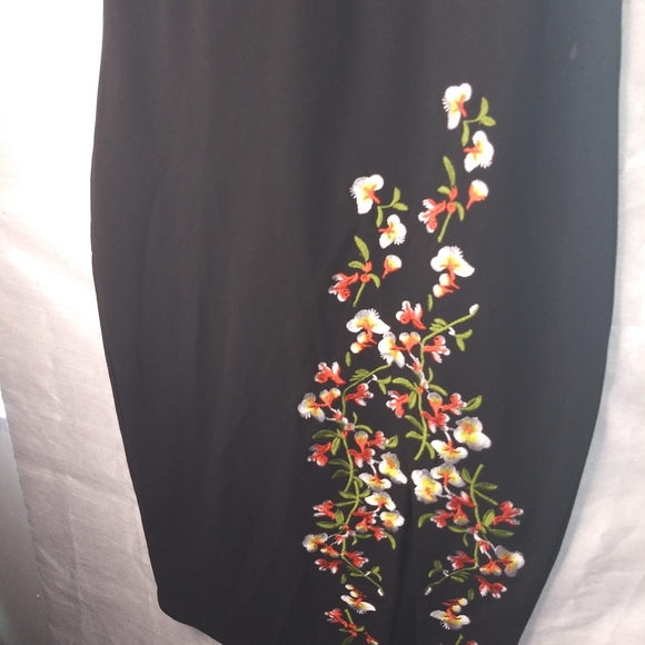 Dress - Picture 9 of 10